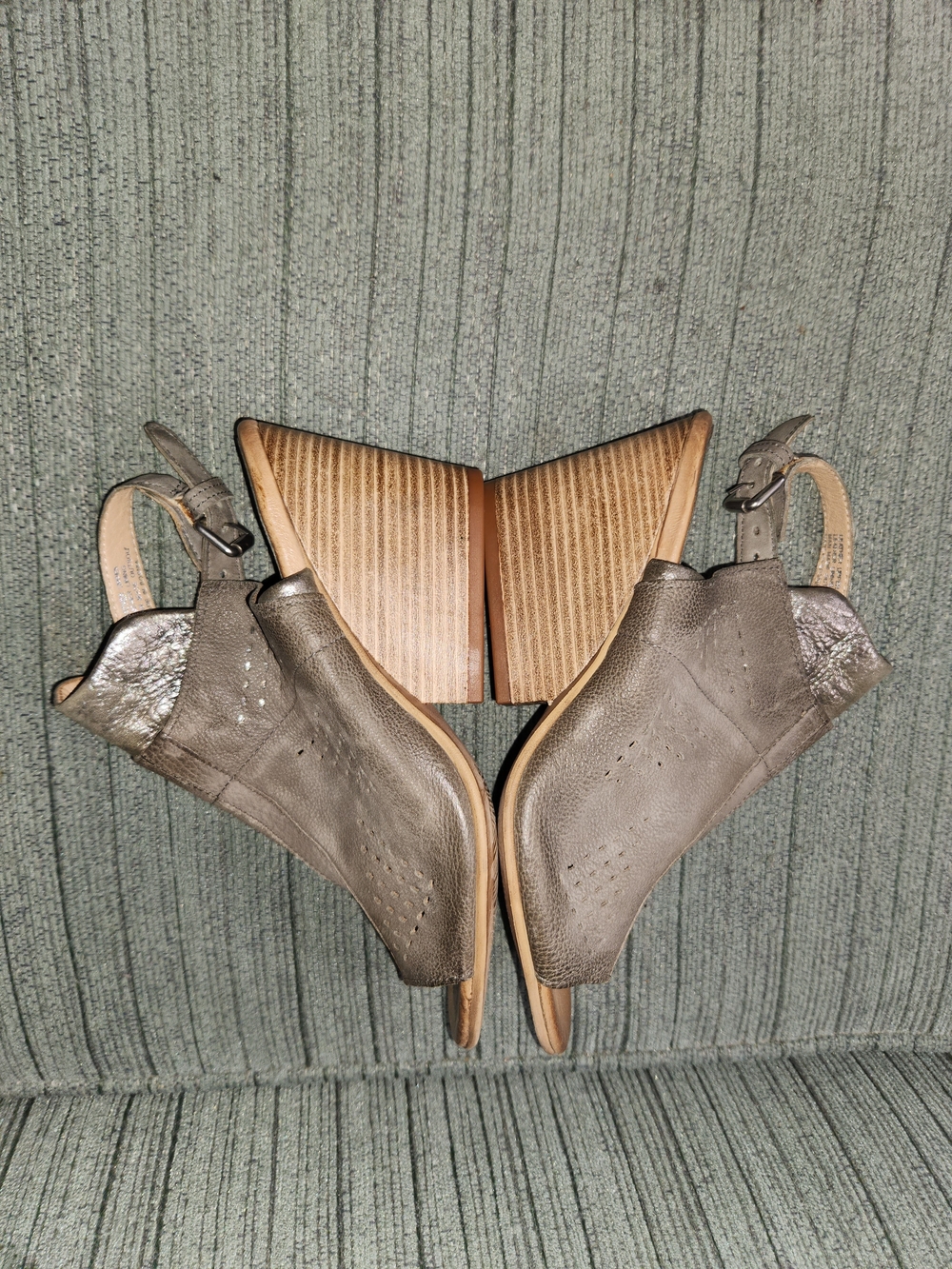 🍉Miz Mooz Taupe Gray Leather Slingback Clogs